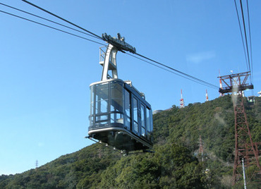 絶景の中でお客様を迎える仕事。未経験OK・年齢不問で、どなたも安心して始められます。