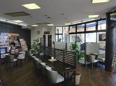 こちらはカフェスタイルでお待ちいただける
ゲストルームです♪