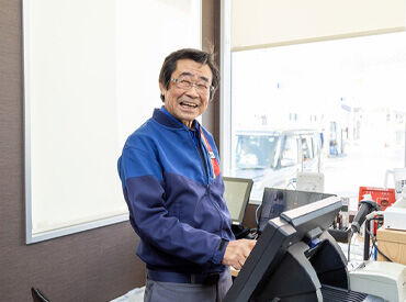 ［紹介元］株式会社グリーンフォレスト［紹介先］ENEOS　オブリステーション行橋SS（235） 室内での作業だから、雨や風も関係なし！難しい仕事はないから、すぐに覚えられますよ♪
