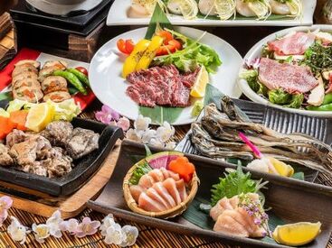 ～髪型・ネイル・ピアス自由～
あなたの好きなスタイルのまま
楽しんで働けるお店です！
終電考慮させていただきます！