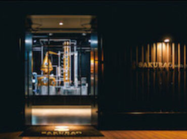 ウイスキーなど…お酒全般の知識がある方は
即戦力として歓迎!(もちろんなくてもOK)
海外のお客様との会話も楽しめます★