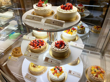 ≪学生~主婦さん活躍中!!≫
専門学生・大学生さんから
育児がひと段落した主婦さんまで
幅広いスタッフが活躍しています♪