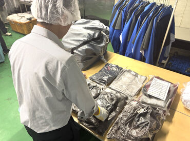 作業の流れはイチから丁寧に指導します。
程よく体を動かしながら働けるので、ずっと運転ではないのも気分転換に♪