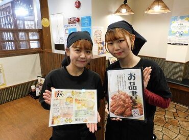 つばさや 大磯店 スタッフ同士の仲の良さが自慢!!
学生スタッフさん中心にわいわい楽しく働いてます♪
お店もチームワーク抜群な雰囲気です◎