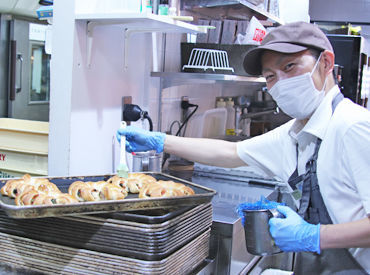 若手世代も多数活躍中★
いつも笑顔でいっぱいの温かい雰囲気も魅力のひとつ◎
チームワークバッチリです！