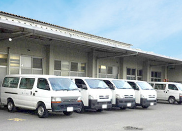 お弁当を配達する車です!
決まったルートなので、繰り返すうちにすぐ覚えられます♪