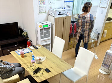 ≪スタッフ同士の連携もバッチリ！≫
LINEグループで気軽に相談できます♪
40～60代活躍中◎
※イメージ画像