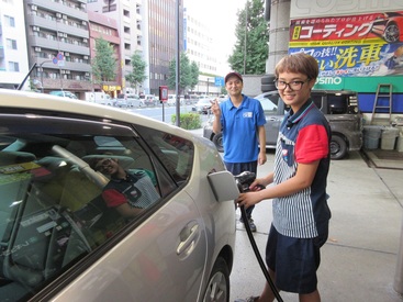 ケイヒン芝SS店 10～40代のフリータ中心に活躍中！
髪型・髪色自由♪
オシャレも楽しみながら、
元気に働きたい方におすすめです★