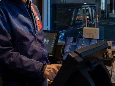 ［紹介元］株式会社グリーンフォレスト［紹介先］ENEOS　本宮インターSS（421） 室内での作業だから、雨や風も関係なし！難しい仕事はないから、すぐに覚えられますよ♪
