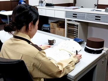 待機時間に勉強をしているスタッフも◎
仕事に支障ない範囲でノートPC・タブレットの使用もOK!
学業と両立できます♪