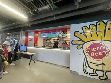 シフトは週1日～相談OK！
日中のみ、夕方から、フルタイムなど柔軟に対応◎
みんなでお店を作り上げましょう♪
