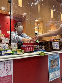 パチンコ店とは思えない外観がポイント★広々としていて清潔な店内！居心地もよく、リゾート風な造りのお店です。