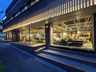 堅苦しさは一切なし!
気さくなメンバーばかり◎
冗談を言ったり、談笑したり…
和やかな雰囲気の職場なんです*。:+*