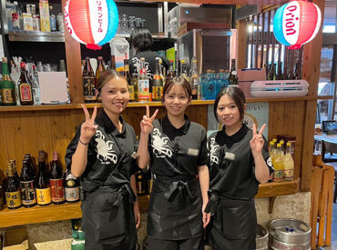 美浜殿内 （ みはま どぅんち ） 赤瓦の母屋に石庭…
琉球文化をまるごと感じられるお店で、
沖縄の魅力を再発見しながら働けます♪
深夜は時給1563円以上！