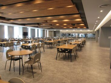 リフレッシュコーナー完備！
マッサージが受けられるので
仕事の疲れも癒せる♪
売店・食堂も併設しています◎