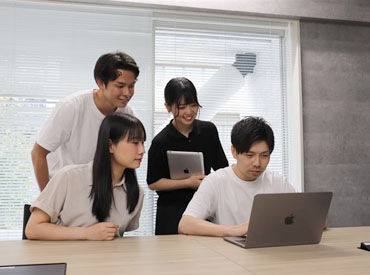 オシャレは自由!ピアスやネイル、ヒゲもOK◎
対面接客は無いので、どんな服装でも自由自在☆彡