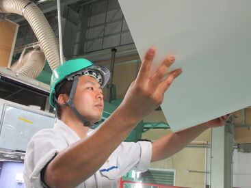 北越コーポレーション(株) 長岡工場 業務は3～6名のチームで対応！
先輩社員がしっかりサポートしますので、安心してスタート可能です◎
事前の職場見学も大歓迎！