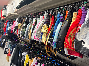 色々な商品があります…格闘技の経験は不要◎
広すぎないのも居心地が良いポイント！！