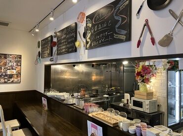 「経験はないけど接客が好き」
「おしゃれな飲食店で働きたい」
みんな大歓迎!
イチからお教えするので未経験・ブランクOK◎