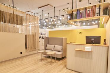 お買い物の合間や、お仕事帰りに、
気軽にお客様が立ち寄れるお店を目指しています♪