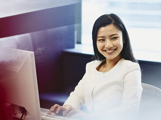 ランスタッド株式会社　鹿児島支店（勤務地：鹿児島市）/WGMS108162 服装・髪型・髪色・ネイルなど…完全自由！
いつものスタイルのまま働けるので、
髪を染めなおす必要もナシ♪
※画像はイメージ
