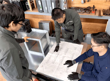20代･30代･40代活躍中！
社員数5名ながら、最新の技術と豊富な経験で
お客様のニーズに対応し社会に貢献しています。