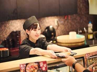 特急レーン寿司 じじや 玉名店 ＼学生活躍企業／
高校生・専門学生・大学生、皆さん活躍中！
シフトが調整しやすい！まかないが美味しい！など魅力がいっぱい♪
