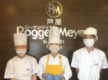 ＼スタッフ一同お待ちしております／
まずは簡単な作業からスタート！
先輩がこまめに声をかけてくれて心強い♪