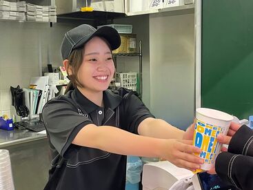 学生~主婦さん・フリーターさんなど幅広く活躍中
お客さんを笑顔でお迎え!
色んなお客さんと出会えるのも東京ドームならでは!