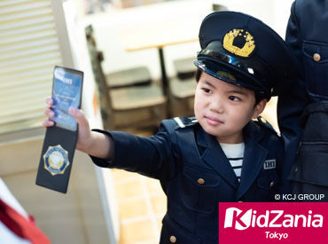 「僕は警察官！この街を守るため、事件を解決しなきゃ！」
こども達が夢中になって働く姿に、思わず感動。