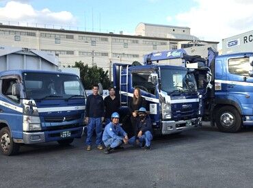 沖縄荷役サービス株式会社 那覇本部のドライバーさん！
1964年の創業以来、琉球海運グループの一員として、
港湾物流から陸上輸送まで幅広く手掛けてます！