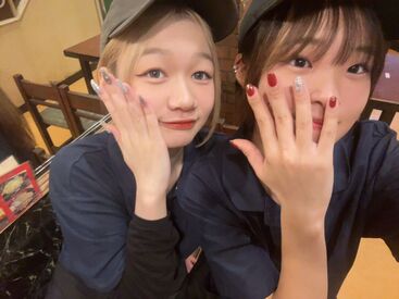 \オシャレ自由!/
髪色/ネイル/ピアス自由!
「これだと怒られるかな?」なんて心配は一切ナシ!
本当になんでもOK♪