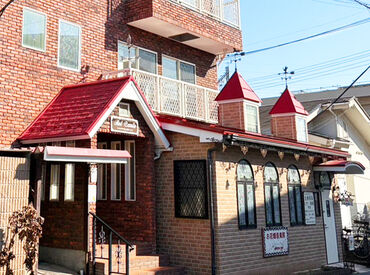 【未経験歓迎!資格不要♪】
笑顔あふれる、明るい雰囲気です!
仕事をしながら、可愛い子どもたちに癒されちゃう◎