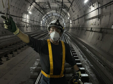 工事現場デビューでも大丈夫！
鉄道の知識ゼロからスタートした先輩もたくさん♪
働きながら少しずつ覚えればOKです◎