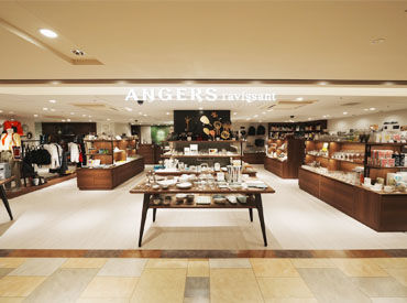 こちらはANGERS ravissant 吉祥寺店♪
昨年OPENしたばかりのキレイな店舗*
広々と開放感があるのも自慢!