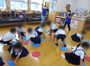 一般社団法人学童クラブこうし【西合志東小学校学童クラブ】 1人ではなく4～6名で見守り◎
いざとなれば頼もしい先輩がいるので
新人さんも安心して働けます！