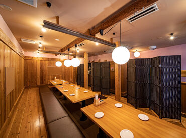 学生さん多数活躍中♪
初バイトの方も丁寧にお教えもらえるので安心★
大学生は時給1300円スタート◎
学生さん以外は1350円～！