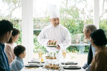 友達と一緒に応募もOK◎
学生スタッフも多いので
仲も良く楽しい職場ですよ～♪