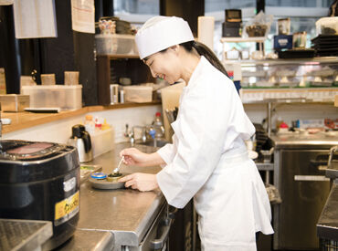 アルバイトが初めての方も大丈夫◎
分からないことがあれば何でも先輩へ相談してくださいね!