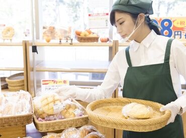 サンコー　砺波店 ＼初バイトや、久しぶりのお仕事にも！／
焼き立てパンの香りに包まれて…☆*
髪色自由/お仕事はシンプル！