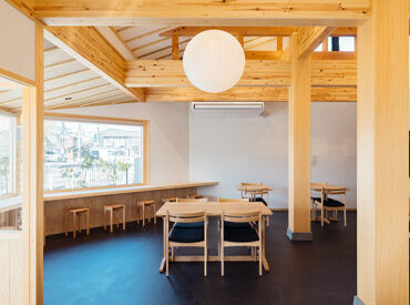 はら田 ＼学生さんの初バイトも応援！！／
髪色のオシャレ自由♪
お友達と一緒に応募もOKです◎