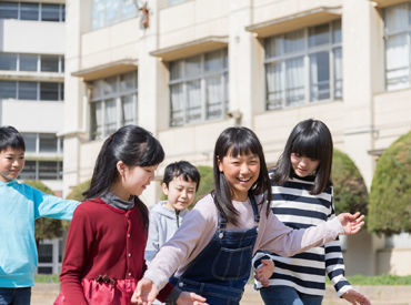 青葉区 美しが丘西小学校 放課後キッズクラブ ≪あなたの希望を優先します♪≫
1日3時間～勤務OK！シフトは柔軟対応！
未経験の方も無理せずスタート★
※写真はイメージ