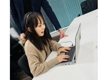 私服勤務OK！
髪型・髪色・ピアス・ネイルも自由♪
あなたの好きなスタイルで働けるから、
仕事もプライベートも気分UP★