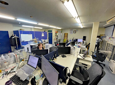 事務経験のあるスタッフが多数ですが、未経験でも大丈夫！
一生懸命コツコツ取り組める方、歓迎！イチからお教えします◎