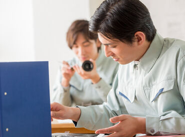 先輩スタッフが近くにいるので相談もしやすい◎
未経験・久しぶりの仕事復帰の方も大歓迎！
※画像イメージ