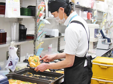 リーズデリ国府店 Q.種類が多くて覚えるのが大変？
A.全てマニュアルを見ながらでOK♪
カット⇒炒めるだけなどシンプルだから自然に覚えられます◎