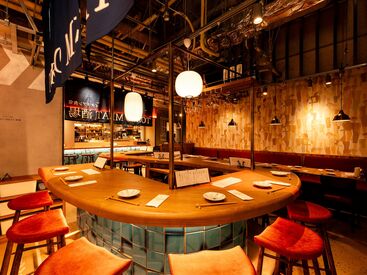 ■TOKYO MEAT酒場 ハラカド店
神宮前駅徒歩1分!
駅チカでおしゃれバイト
