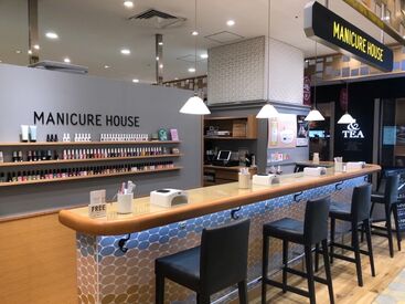 ＼サロン見学実施中／
「趣味を仕事にしてみたい」
「ネイルの技術を上げたい」
そんな方大歓迎！
気軽にお問い合わせください。