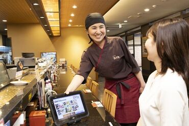 にぎり長次郎　和歌山平井店 まずは元気な挨拶と笑顔の対応から始めましょう！
オープン前研修で接客の基礎から教えます◎