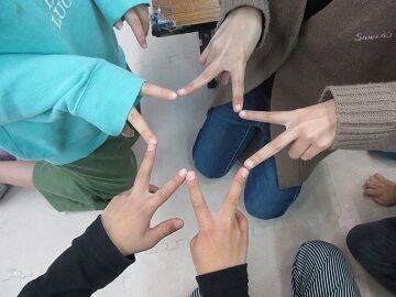 さいたま市学童保育の会　大成学童 一緒に遊んだり、宿題をしたり…
子どもたちの成長を見守ってくださいね♪
笑顔に癒されながらお仕事＊*